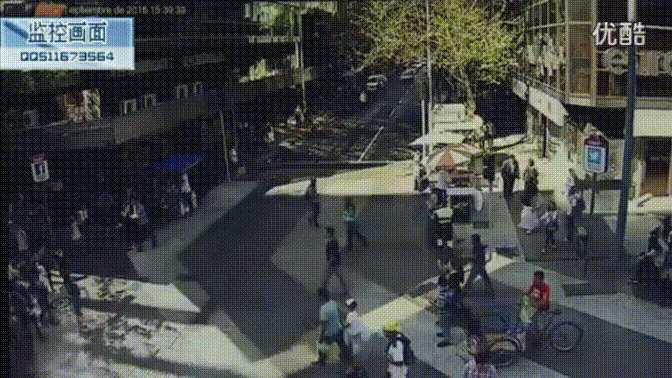 一起盘点:高空坠物的危险瞬间,身体都砸变形了