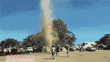 天有异象:大晴天的北京刮起