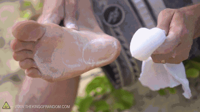 实用| 衣服油渍不用洗,连搓都不用,抹点这个立刻变干净!