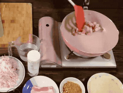 盐适量,盐5克,清水适量 做法 1,把五花肉洗净,切成块,近似红烧肉那样