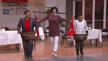 活动中需要一首情歌对唱,情歌当然要由一对有情人来演唱,不过,自已看