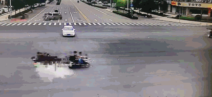 车的男子徐某承担事故的全部责任   及后座乘客陈某死亡后果的主要