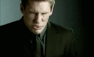 考生打喷嚏耳朵飞出微型无线耳机 牵出特大考试作弊案