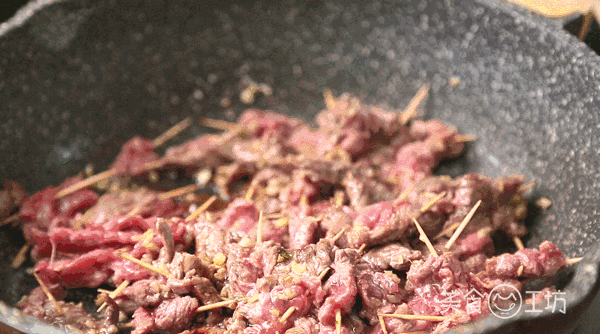 串肉10分钟,光盘10秒钟,嘬完牙签都不够!