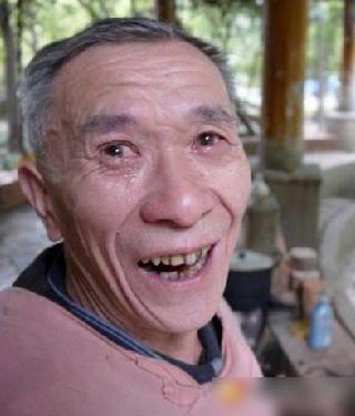 剃刀刮眼球!揭秘四川老绝活刀锋洗眼(8)