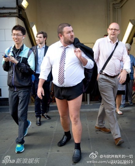 英国猛穿<em>齐蛋超短裤</em>上街惊路人(6)