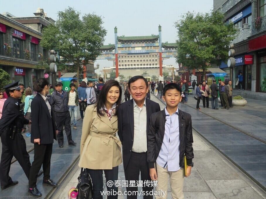 美女英拉与他信参观北京故宫 坐上皇帝龙椅(