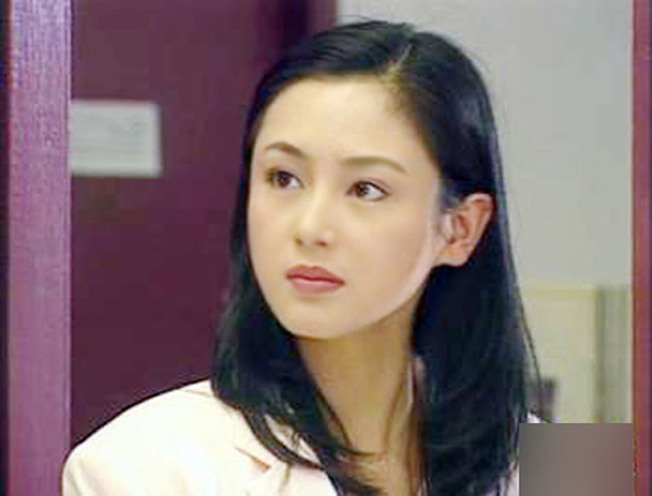 怀念女神青涩模样:陈红清纯撞脸张柏芝 (1/49)