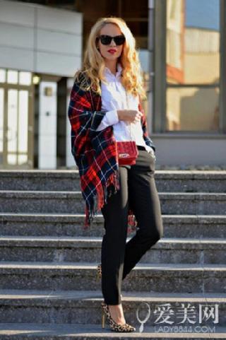 英伦风十足 经典红黑格子搭配(6)