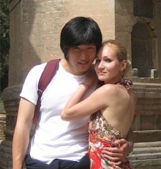 <em>中国</em>猛男狂泡<em>俄罗斯美女</em> 大量让人脸红画面公