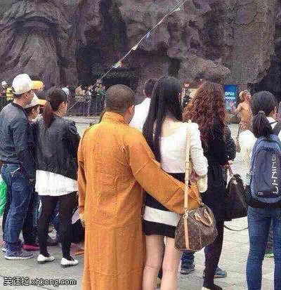 我带你去女生都没穿<em>胸罩</em>的<em>地方</em>(6)