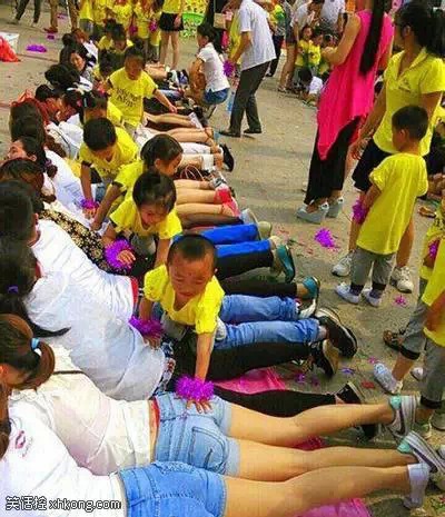 我带你去女生都没<em>穿胸罩</em>的地方(7)