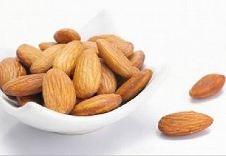 桃仁活血祛瘀对抗痛经有效的食物