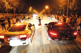 北京飙车司机父亲否认系高官(1)