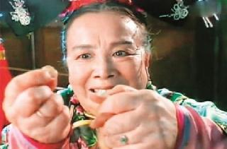 "容嬷嬷"否认当年扎紫薇:工作人员用胳膊假踢