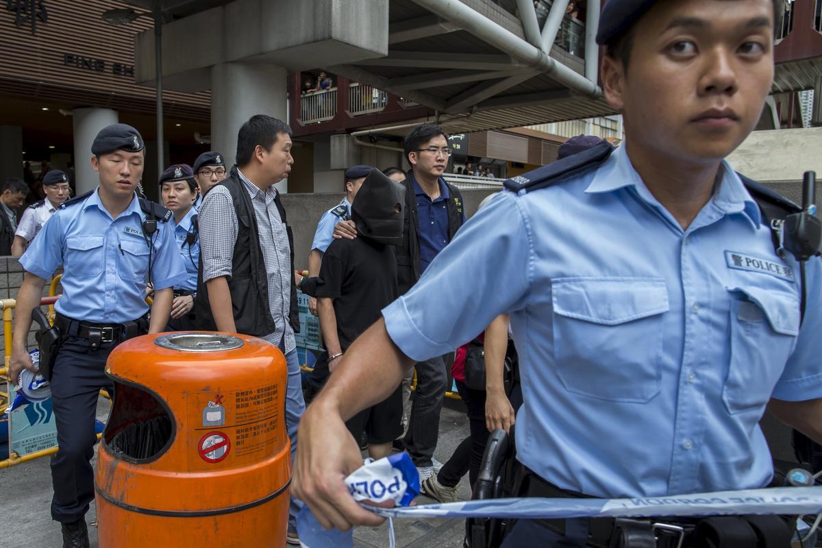 香港特大绑架案侦破 警方展示赃款赃物