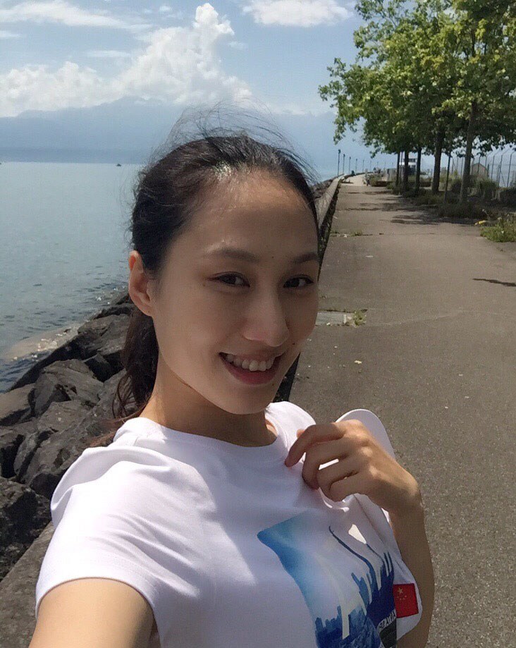 速滑女神张虹反手摸肚脐 网友:小蛮腰太美(8)