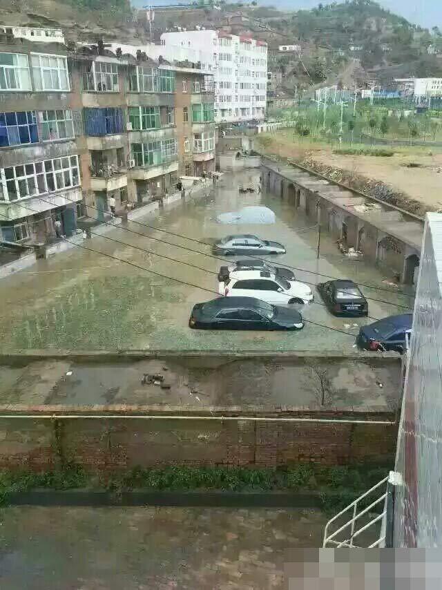 陕西榆林突降暴雨 1名90后女护士被冲走遇难