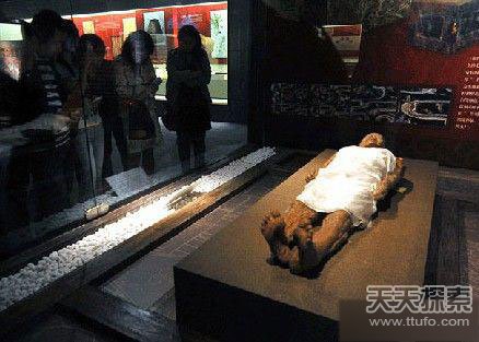 中国汉墓女尸两千年不腐真相!