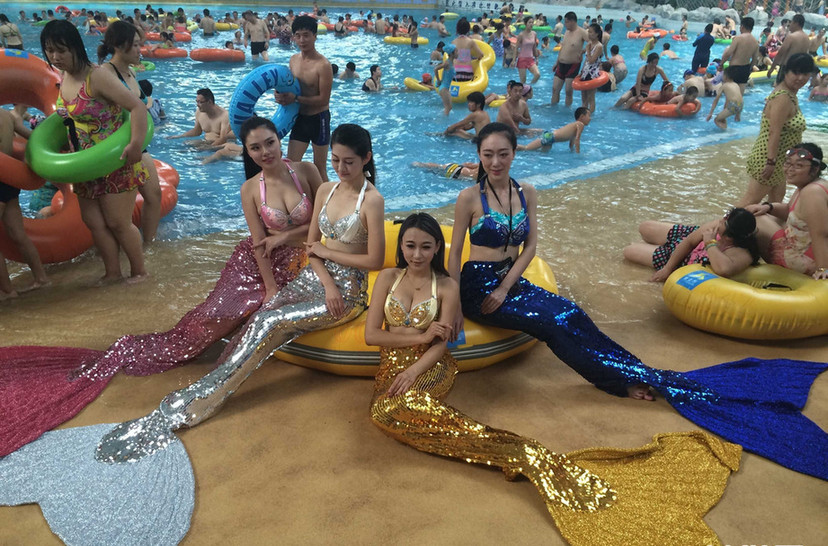 男子水世界变美人鱼 <em>穿裙子</em>戴<em>胸罩</em>不忍直视(