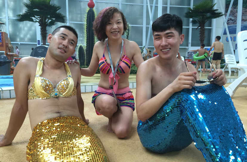 男子水世界变<em>美人鱼</em> 穿裙子戴<em>胸罩</em>不忍直视(