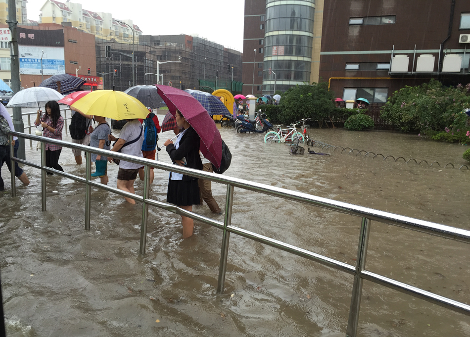 上海这波降雨从从8月22日就已经开始,23日局部地区出现大暴雨到特大