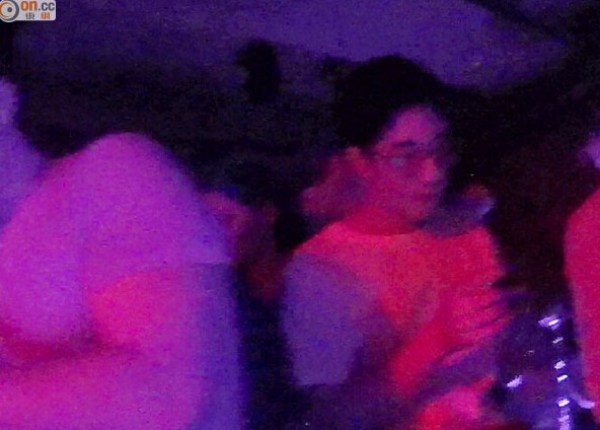  房祖名现身 夜店速闪 郑欣宜全程手舞足蹈