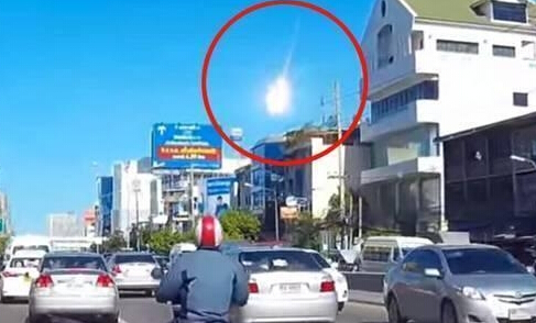 曼谷天降火球 网友:真相不简单