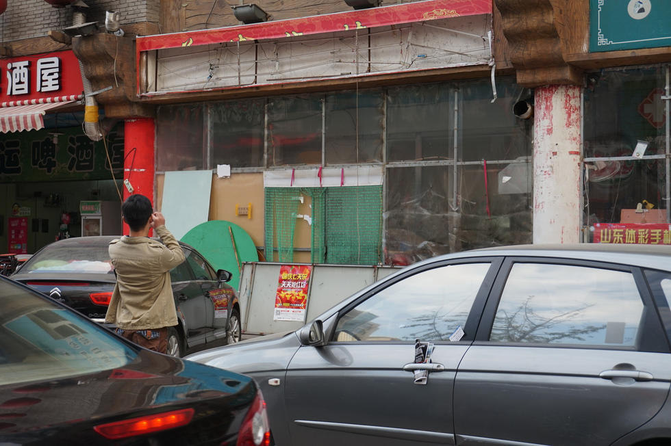  青岛天价虾 店铺 关停  门口贴牌闲人免进(3)