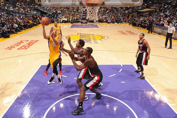 科比缺阵妖控17分 湖人准绝杀开拓者取两连胜