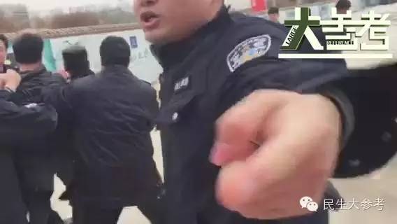  郑州楼盘着火 致2死 记者采访被打并遭警察带走