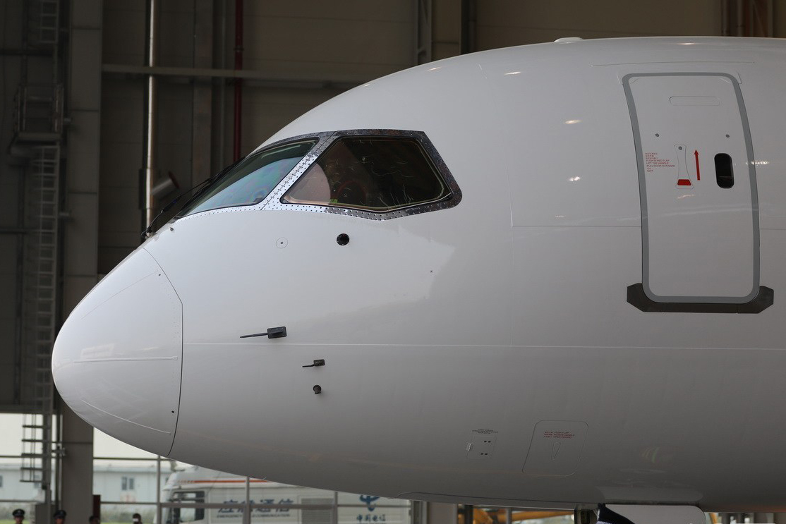 C919正式下线 机身编号B0001A(3)