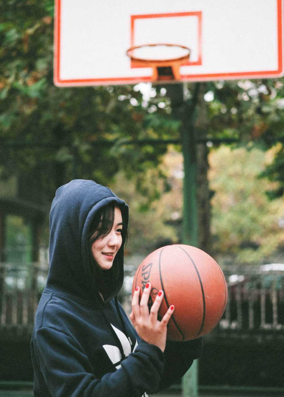 篮球女孩球场宣言:篮球就是我的男友!