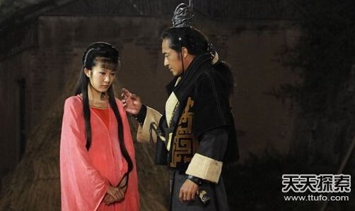中国四大美女视频隐藏惊人美女(3)背后绘画裸体谜团图片