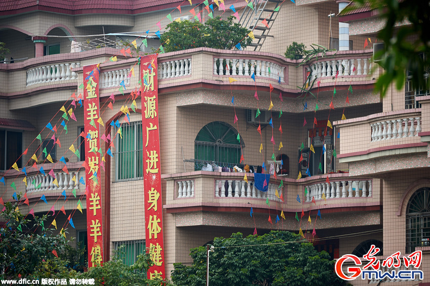 2016年1月2日,广东佛山,在顺德区乐从腾冲股份分红后,又一条土豪村