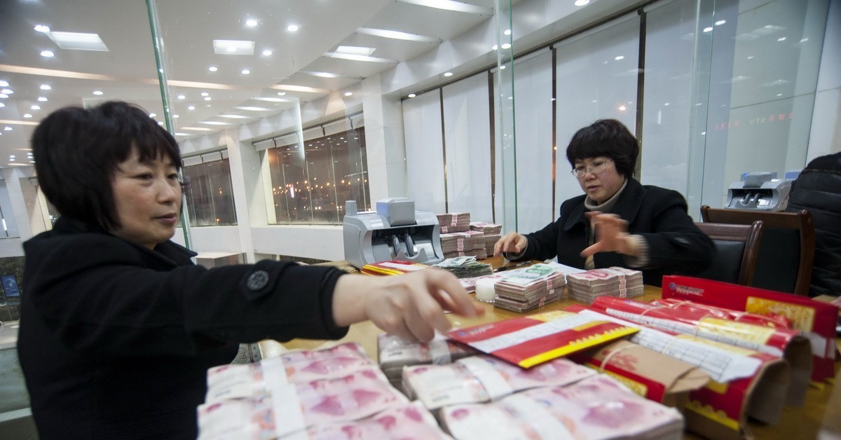 数到手抽筋:江苏银行员工连夜分装工人一年工