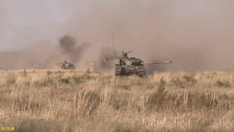 99A主战坦克群战斗队形攻击训练