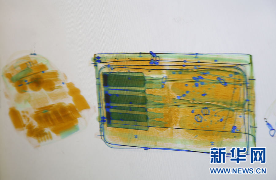 昆明机场安检截奇葩违禁物 iphone变打火机