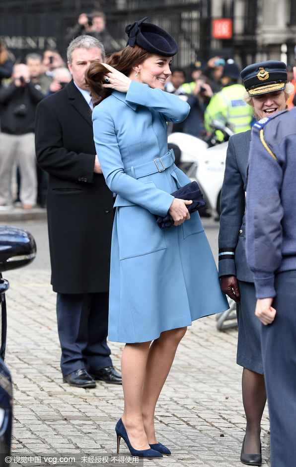 凯特王妃到访英国皇家海军学校 被传怀第三胎