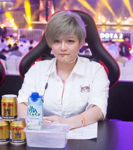 dota2女解说"狐狸妈"大量嫩照曝光