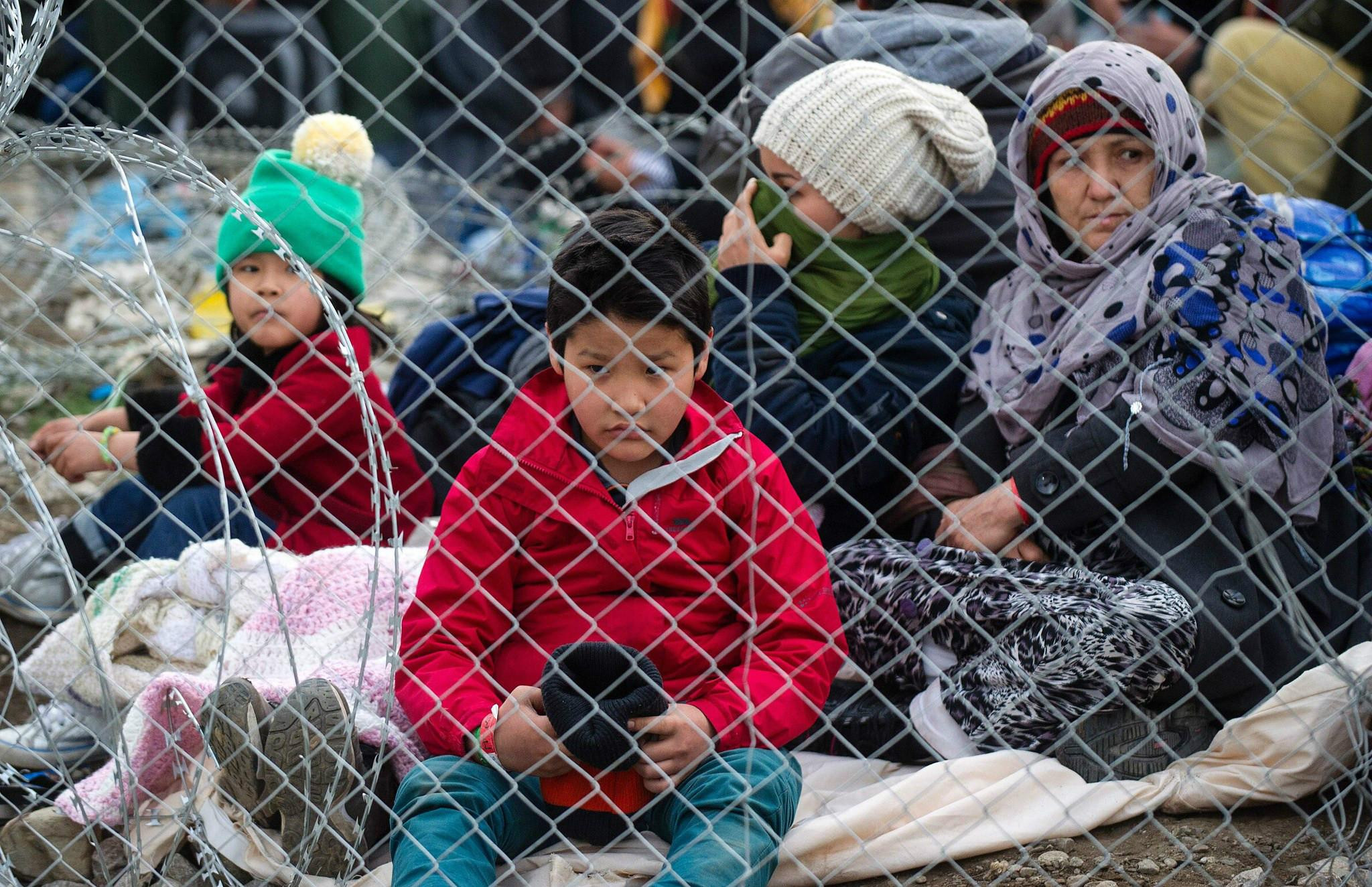 马其顿拒阿富汗移民入境 致5000人滞留边境(1
