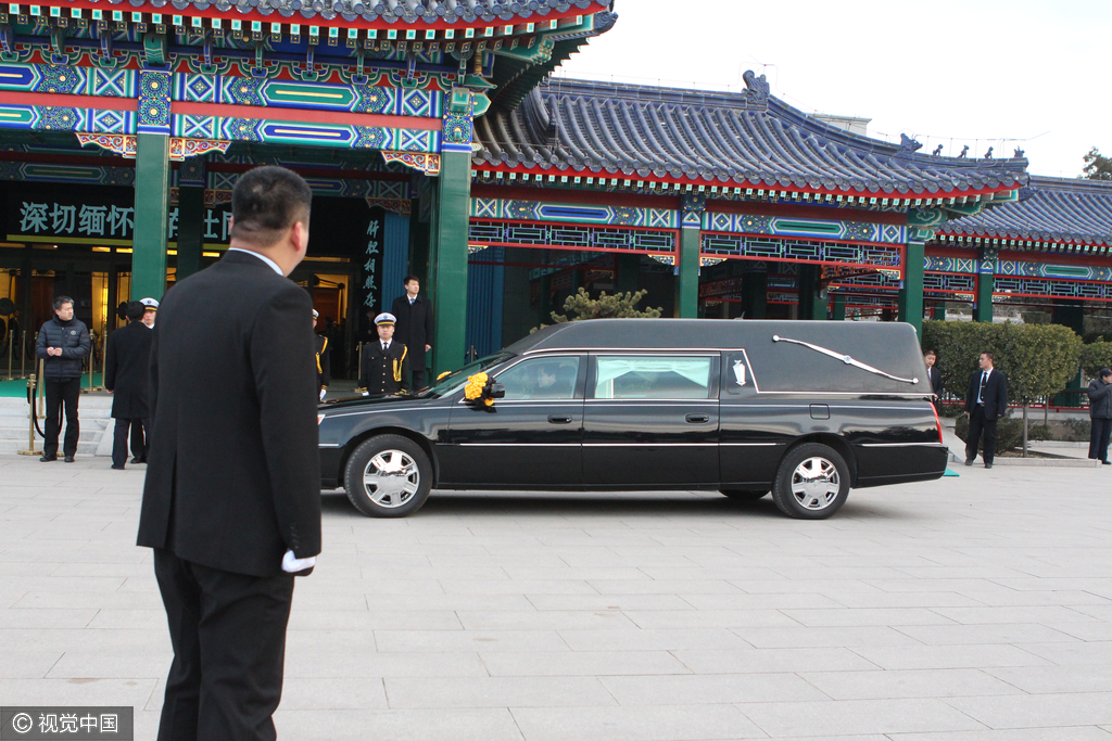 葛存壮告别式今举行 葛优捧父亲遗像现身(4)