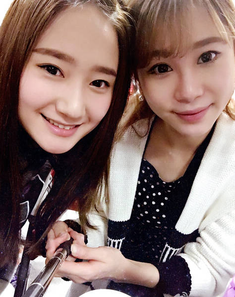 dota2音乐会美女乐师受追捧 气质生活照曝光