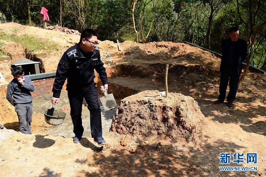 福建夫妇修豪华墓群:为四代子孙建活人墓