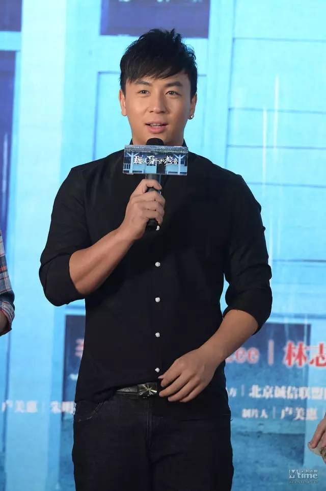 童年偶像释小龙参加真人秀,颜值终于又回来了