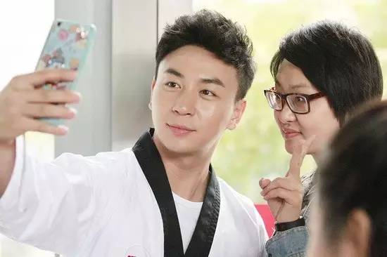 童年偶像释小龙参加真人秀,颜值终于又回来了