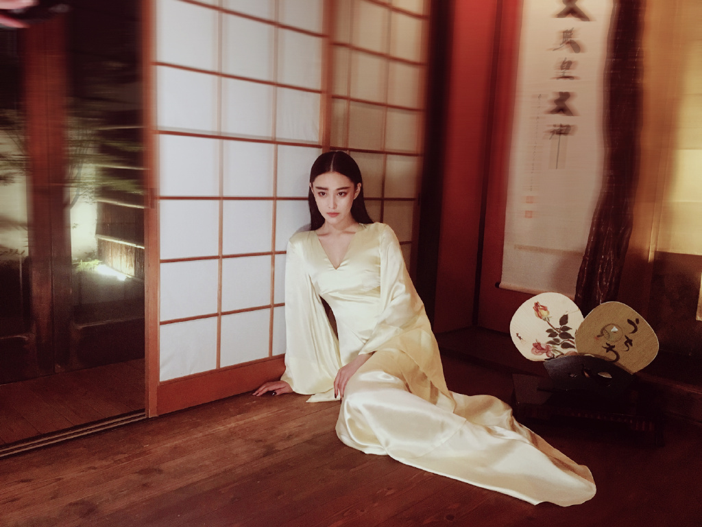  张馨予 深夜遭 男粉  骚扰 :门外大喊大叫