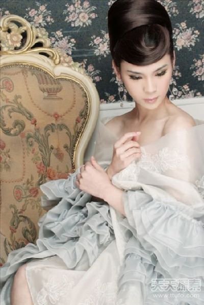 在网络中是2010年反串吧评选的"四大美人"第一名,22岁的他是2010年