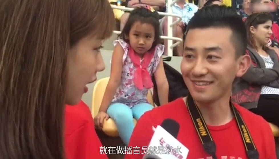 我是一名主播,怎么一边直播一边看弹幕就是把