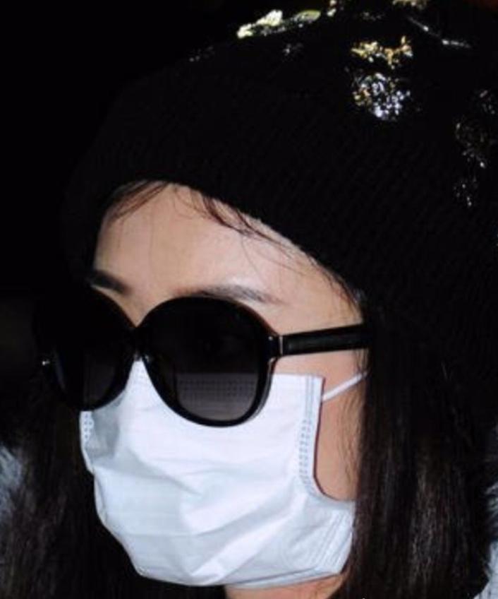 信息中心 戴眼镜的人戴口罩怎样防止气雾眼镜     为了解决用户可能